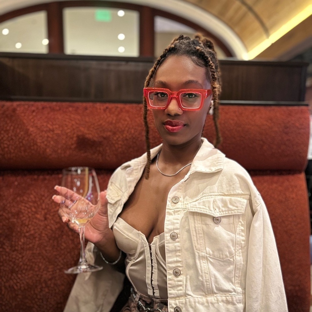 Meet your Posher, Pilar